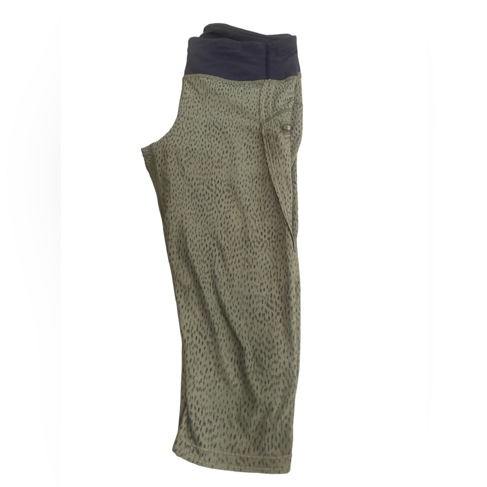 Lululemon cropped yoga tights (size 6)